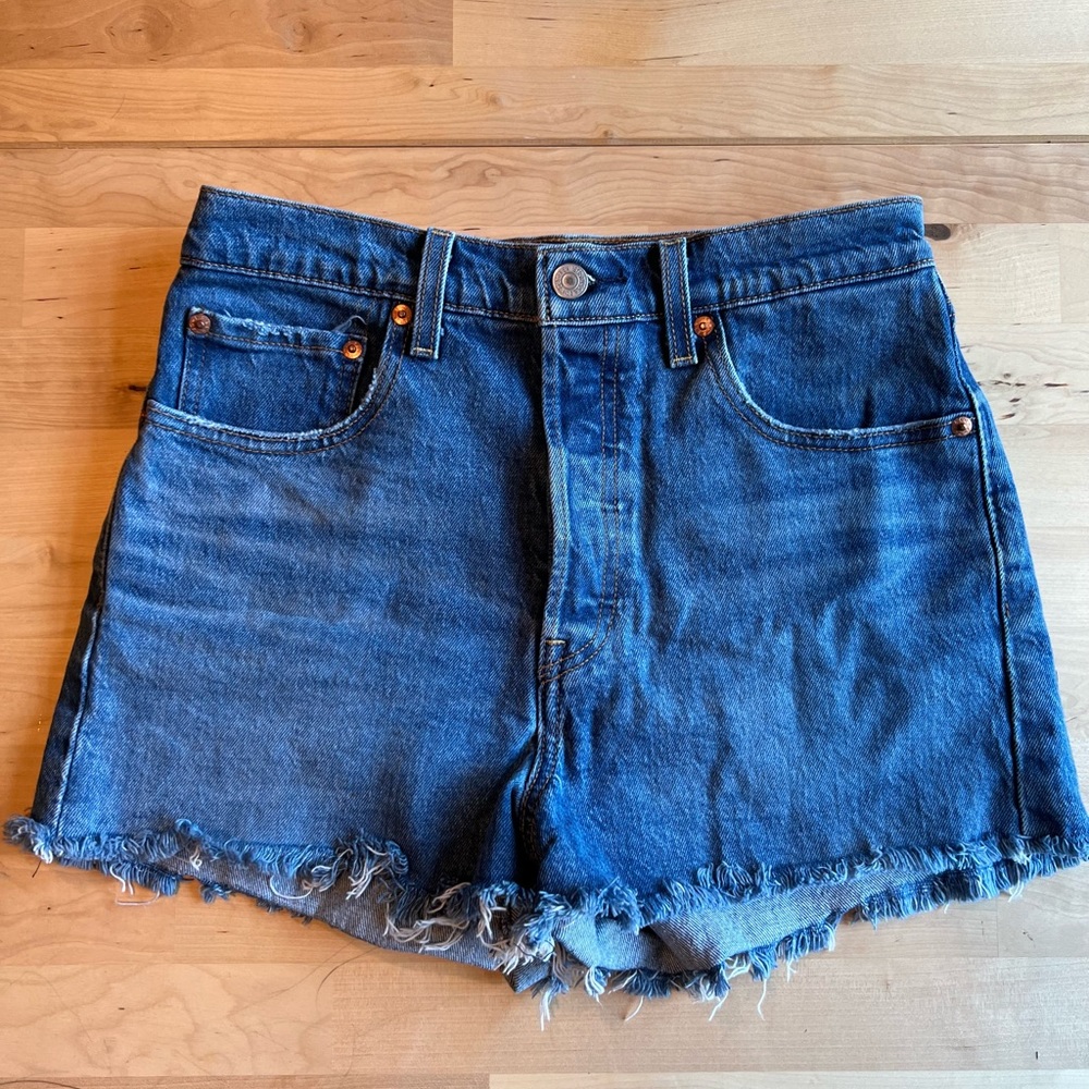 Levi’s ribcage denim short